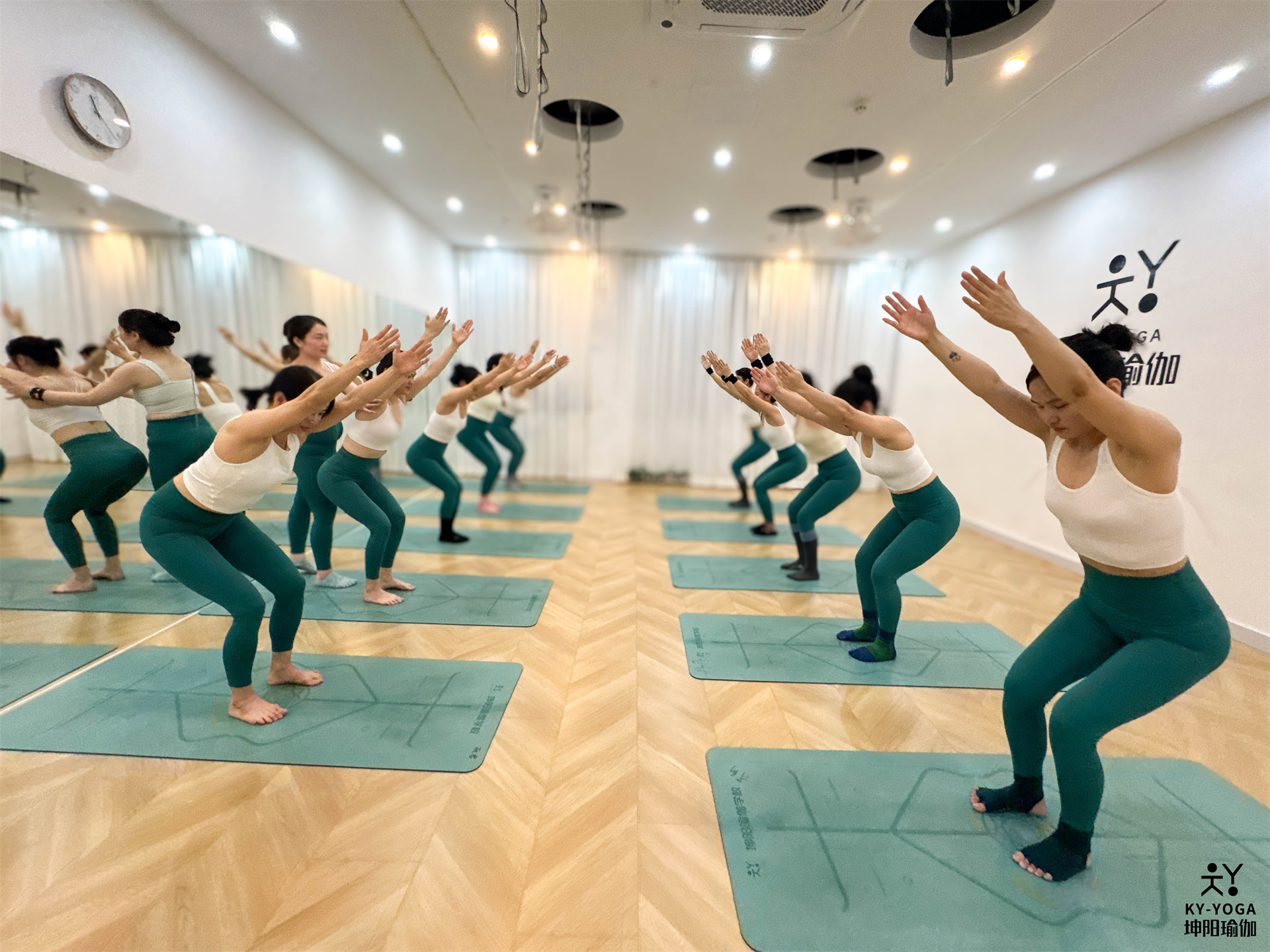  谁懂啊！驼背圆肩真的是颜值隐形杀手